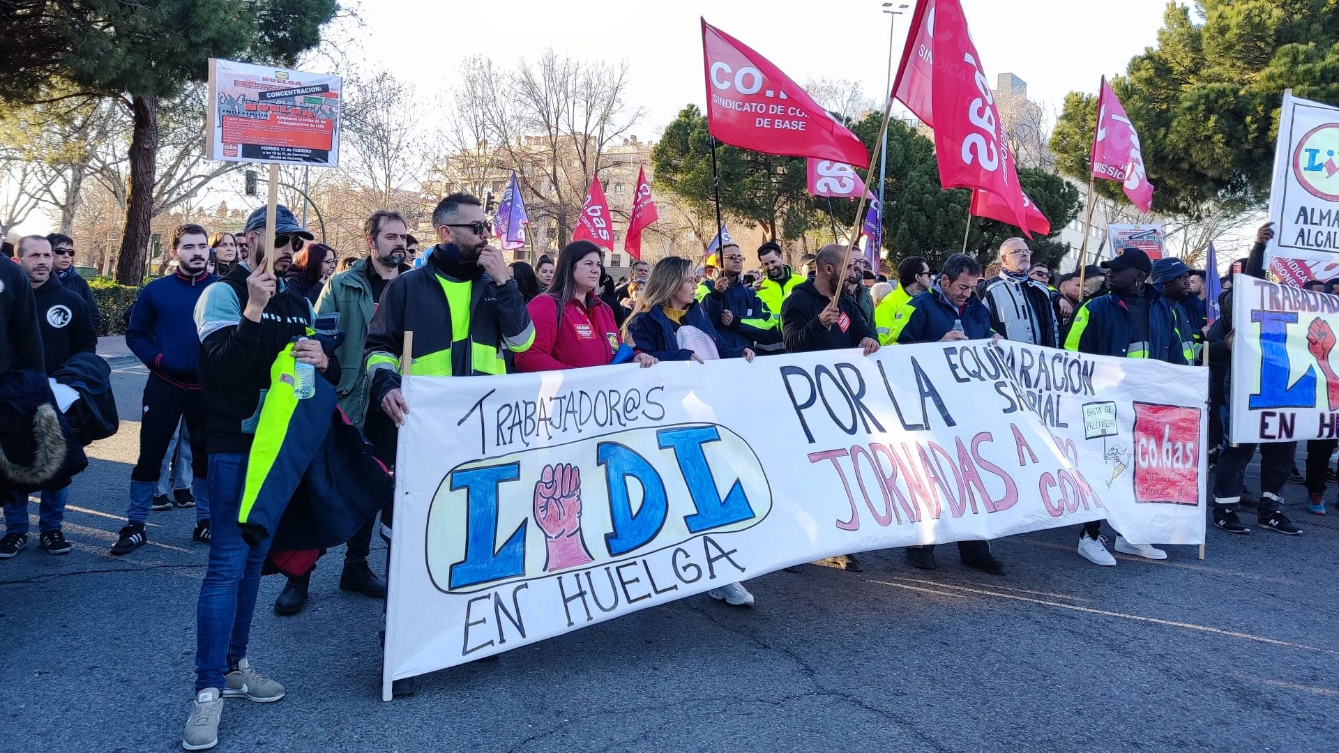 “A igual trabajo, igual salario”: Manifestación de los trabajadores en huelga de Lidl Alcalá de Henares